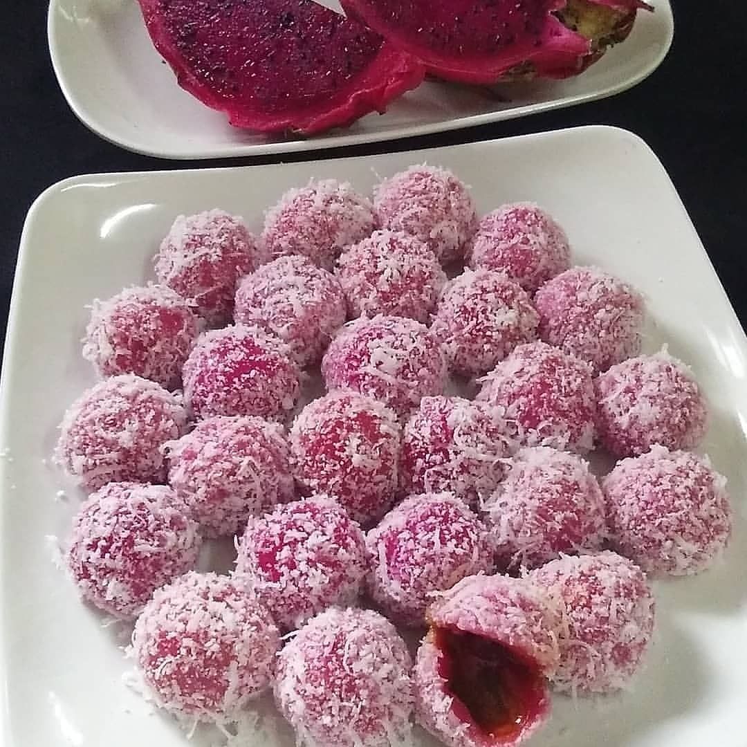 Cara Membuat Klepon Buah Naga Lembut dan Lumer, Cobain Yuk! 