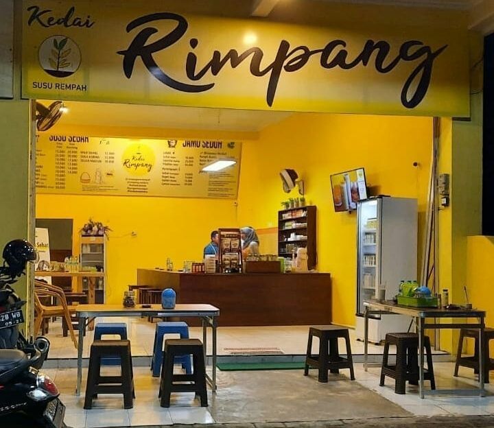 Peringati Hari Ibu, Kedai Jamu Kekinian di Sumenep Bagikan Minuman Gratis untuk Para Wanita