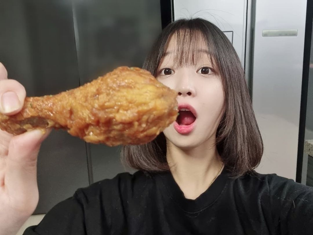 Kisah Food Vlogger Tzuyang: Bikin Konten Mukbang Karena Gak Mampu Beli Makanan, Kini Punya Cuan Segudang