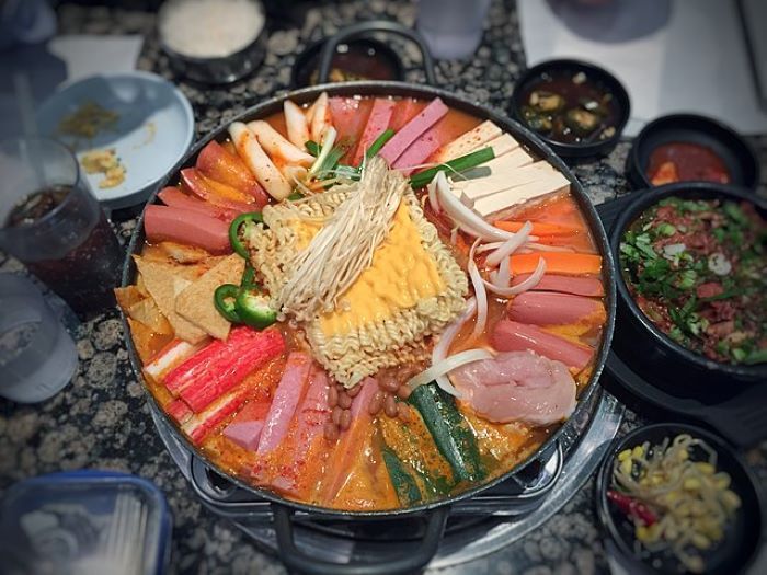 Resep dan Cara Membuat Budae Jjigae Korea, Ada Sejarahnya!