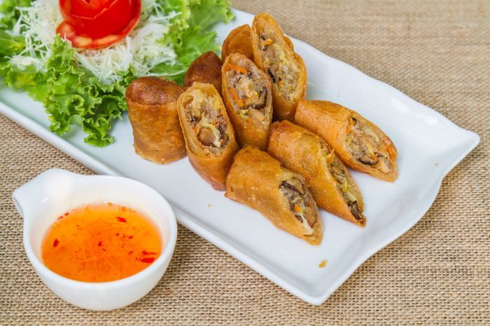 Resep Lumpia Goreng Ayam yang Renyah, Gurih, dan Anti Gagal