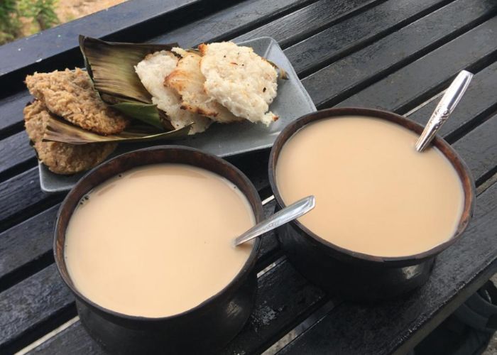 Menyantap Lezatnya Bika dan Kawa Daun Tapi Talago di Padang, View Gunung Merapi Bikin Candu