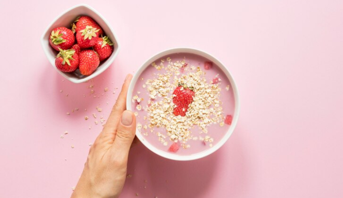 Resep Pinky Oatmeal Stroberi, Kelembutan yang Menyehatkan