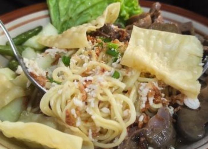 Cwie Mie Isor Uwit, Mie Kering Otentik Kota Malang yang Melegenda