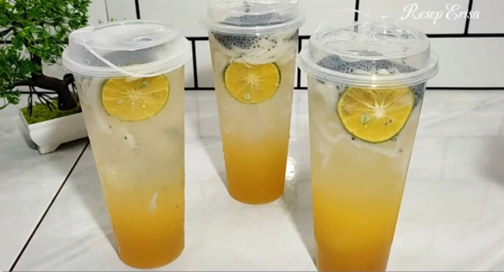 Resep Es Jeruk Kelapa: Nikmati Segarnya Minuman untuk Berbuka Puasa