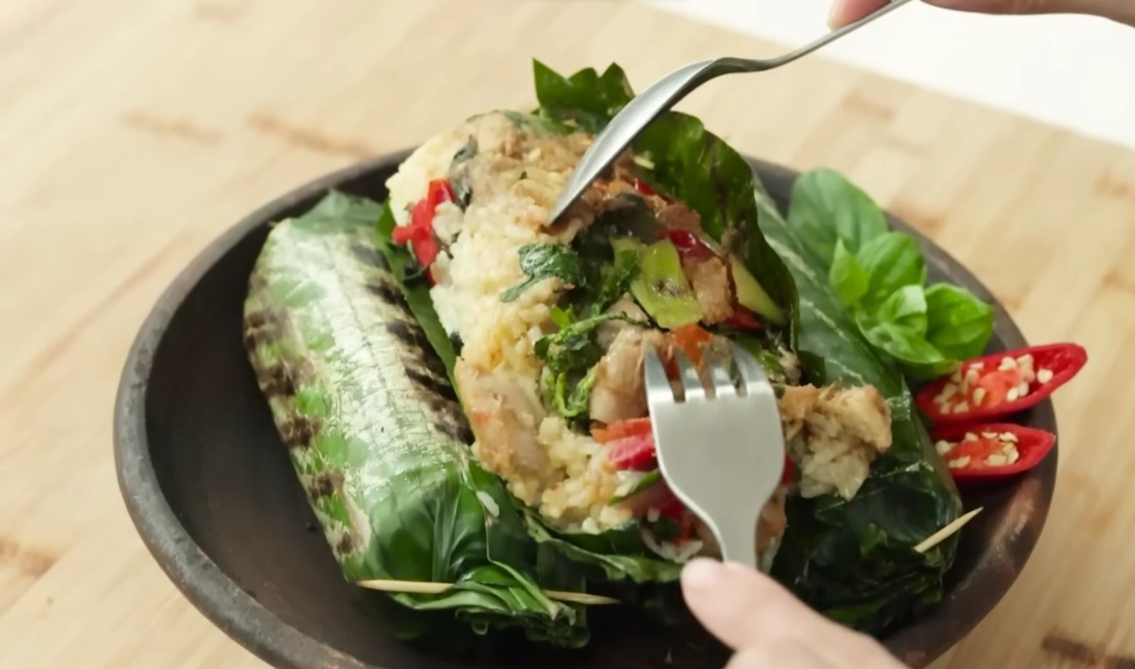 Resep Nasi Bakar Teri dan Ayam Suwir Kemangi yang Harum, Gurih, dan Enak