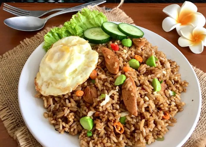 Nikmatnya Nasi Goreng Sosis Pete Spesial untuk Makan Malam, Praktis dan Rasanya Bikin Nagih!