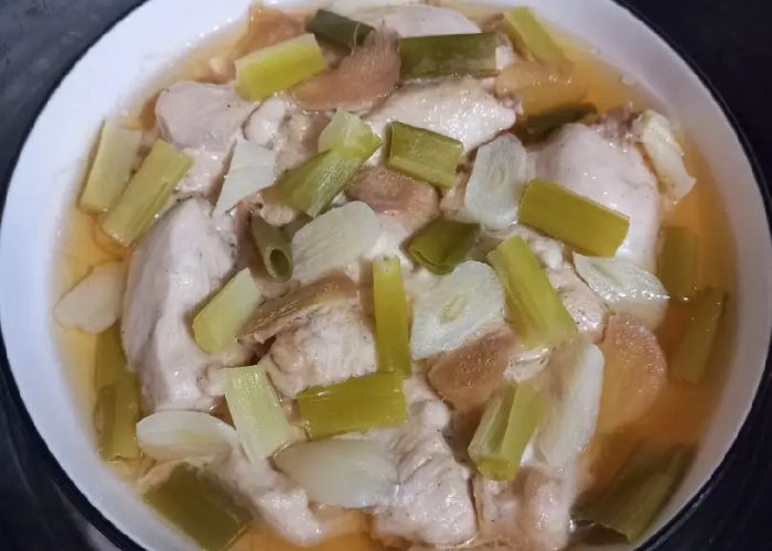 Bosan Makan Opor saat Lebaran? Yuk Bikin Ayam Kukus Jahe Bawang Putih untuk Makan Bareng Keluarga