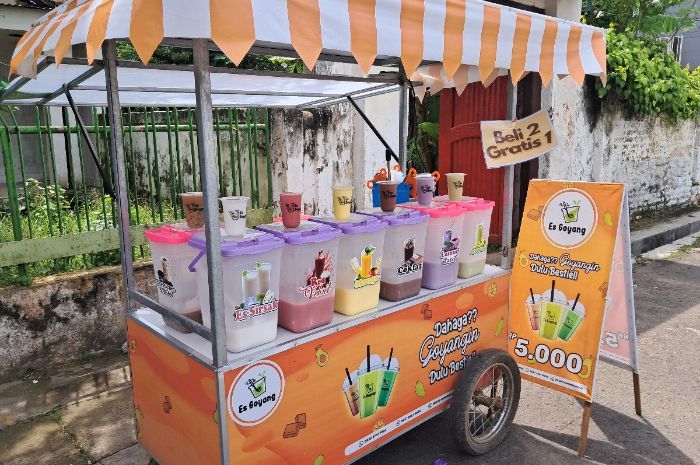 Cicipi Kenikmatan Es Goyang, Minuman Kekinian Pelepas Dahaga yang Hits di Kota Sumenep