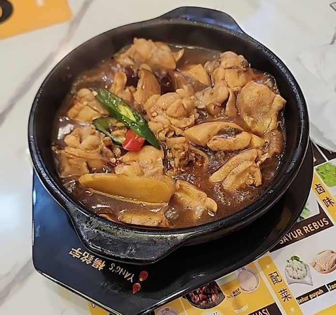 Cita Rasa Ayam Kecap Khas Yang's Braised Chicken Rice Segera Penuhi Hasrat Pecinta Kuliner Ayam di Bekasi