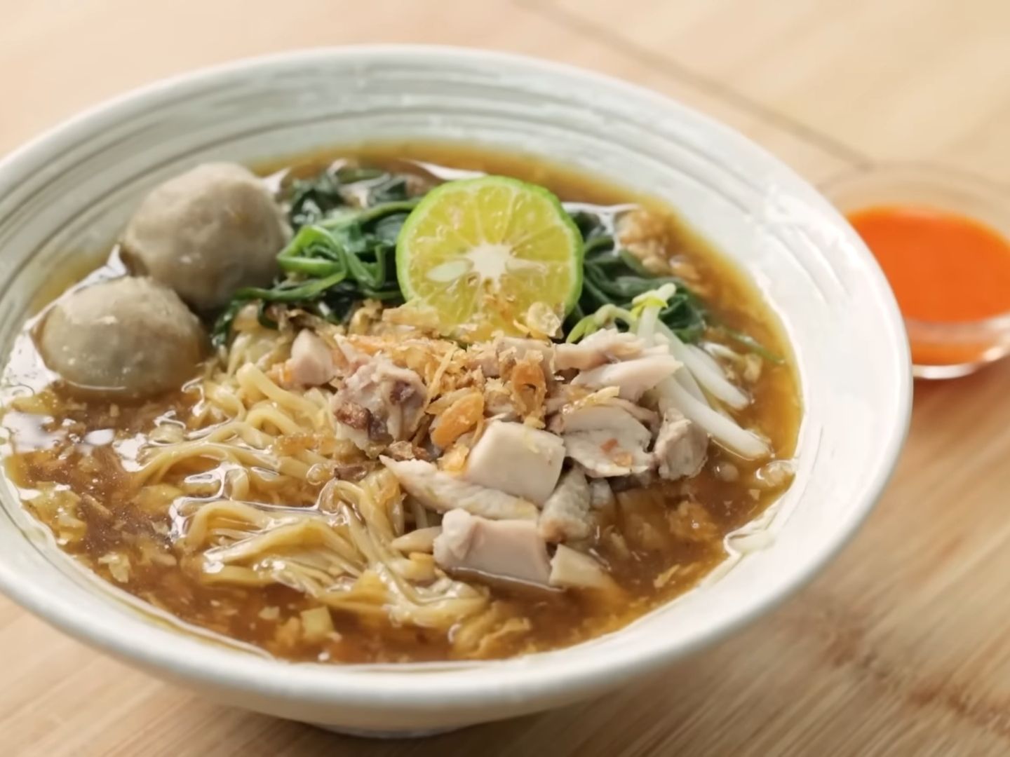 Bosan Makan Mie Biasa? Coba Resep Lomi Ayam Kangkung Kuah Kental ala Chef Devina Hermawan yang Bikin Nagih