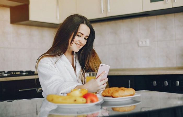 Fenomena “Girl Dinner” Viral di Media Sosial: Gaya Makan Simpel untuk Keseharian