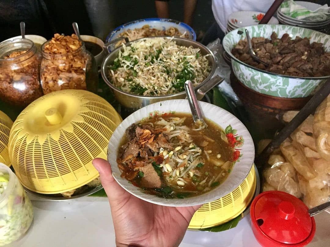 Toleransi dan Cita Rasa: Asimilasi Budaya dalam Semangkuk Soto Kerbau Bu Djatmi Kudus