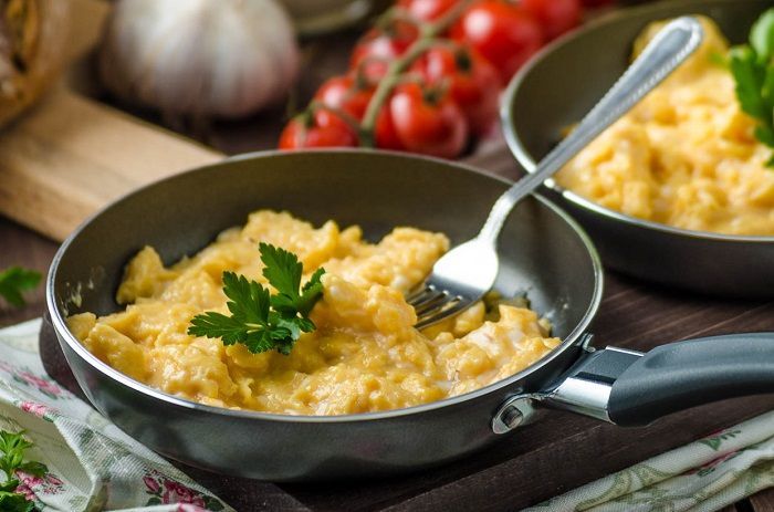 Suka Makan Telur? Ini Tips Anti Gagal Bikin Telur Orak Arik ala Chef