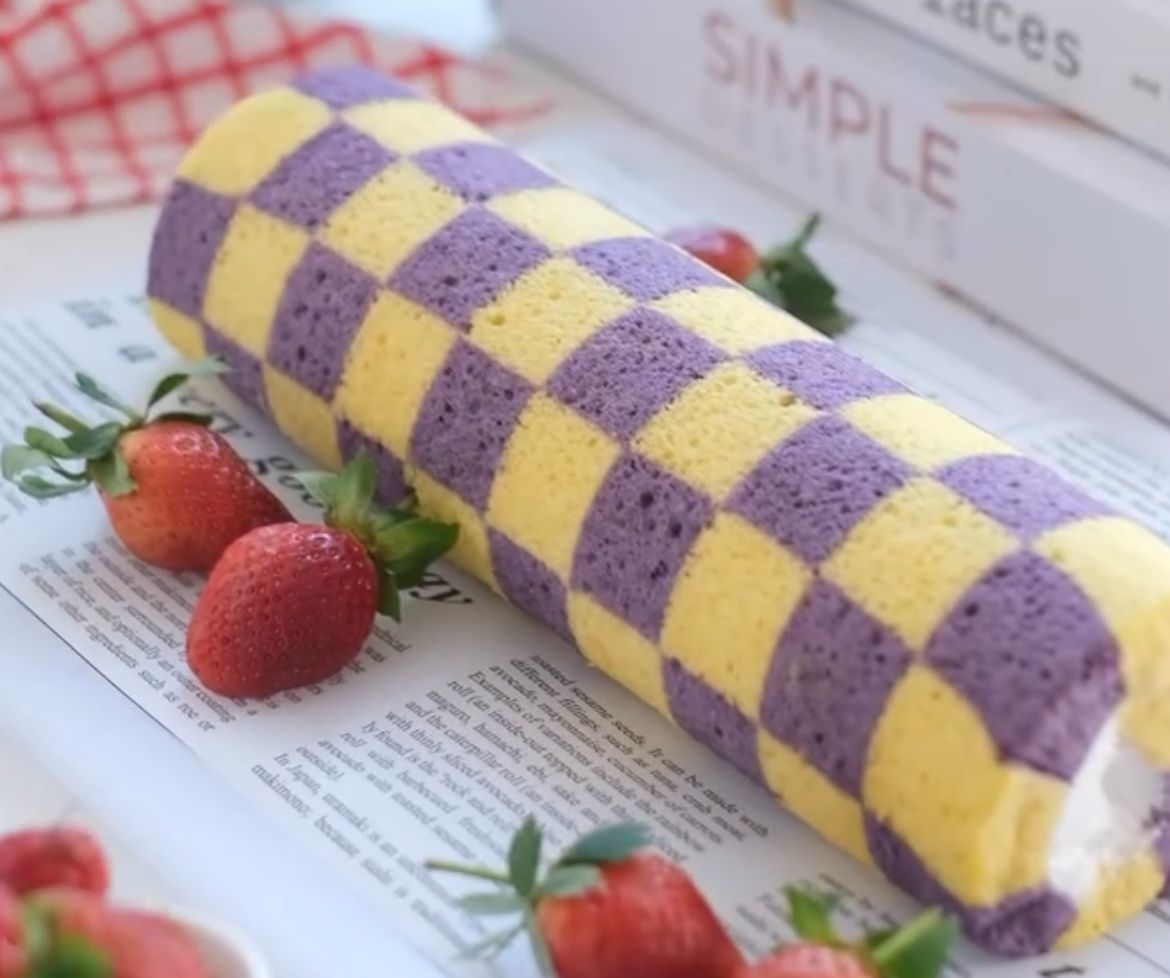 Cantik Banget! Begini Resep Taro Roll Cake Motif Kotak yang Lembut dan Lezat!