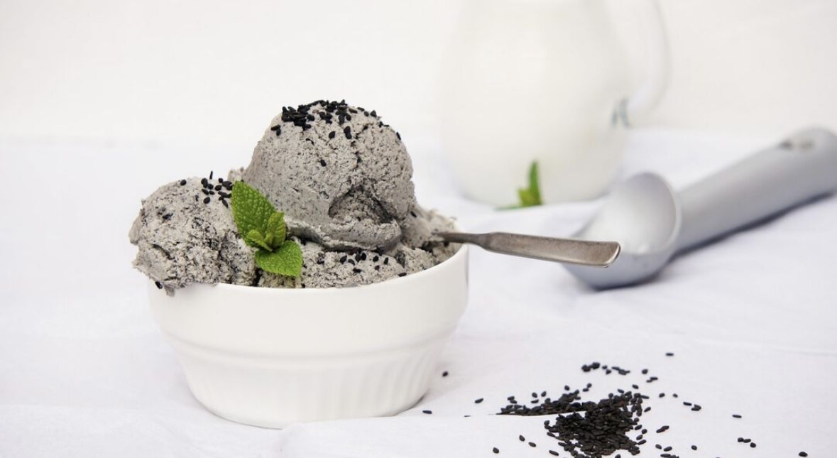 Cita Rasa Newstalgia, Es Krim Stik Cookies & Cream Dessert Favorit Orang Indonesia