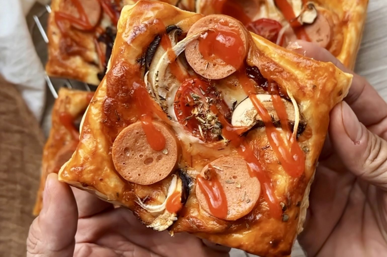 Cukup 20 Menit! Resep Pizza Puff Pastry yang Mudah dan Lezat