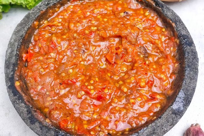 7 Resep Sambal Terasi Sederhana, Bisa Mentah atau Goreng!