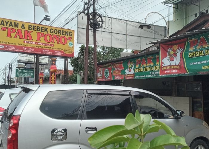 Ayam dan Bebek Goreng Kremesan Pak Pono, Wajib Coba saat Mampir di Boyolali!
