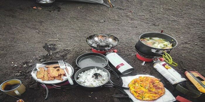 Bingung Makanan Apa Saja yang Cocok saat Mendaki Gunung? Simak Tips Berikut Ini