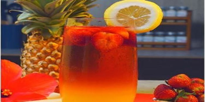Resep Segar: Es Teh Stroberi Nanas Hibiskus, Perpaduan Manis