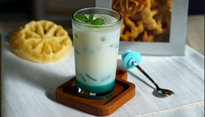 Resep Es Bucin: Segarnya Blueberry Cincau Bikin Kamu Nggak Bisa Move On!