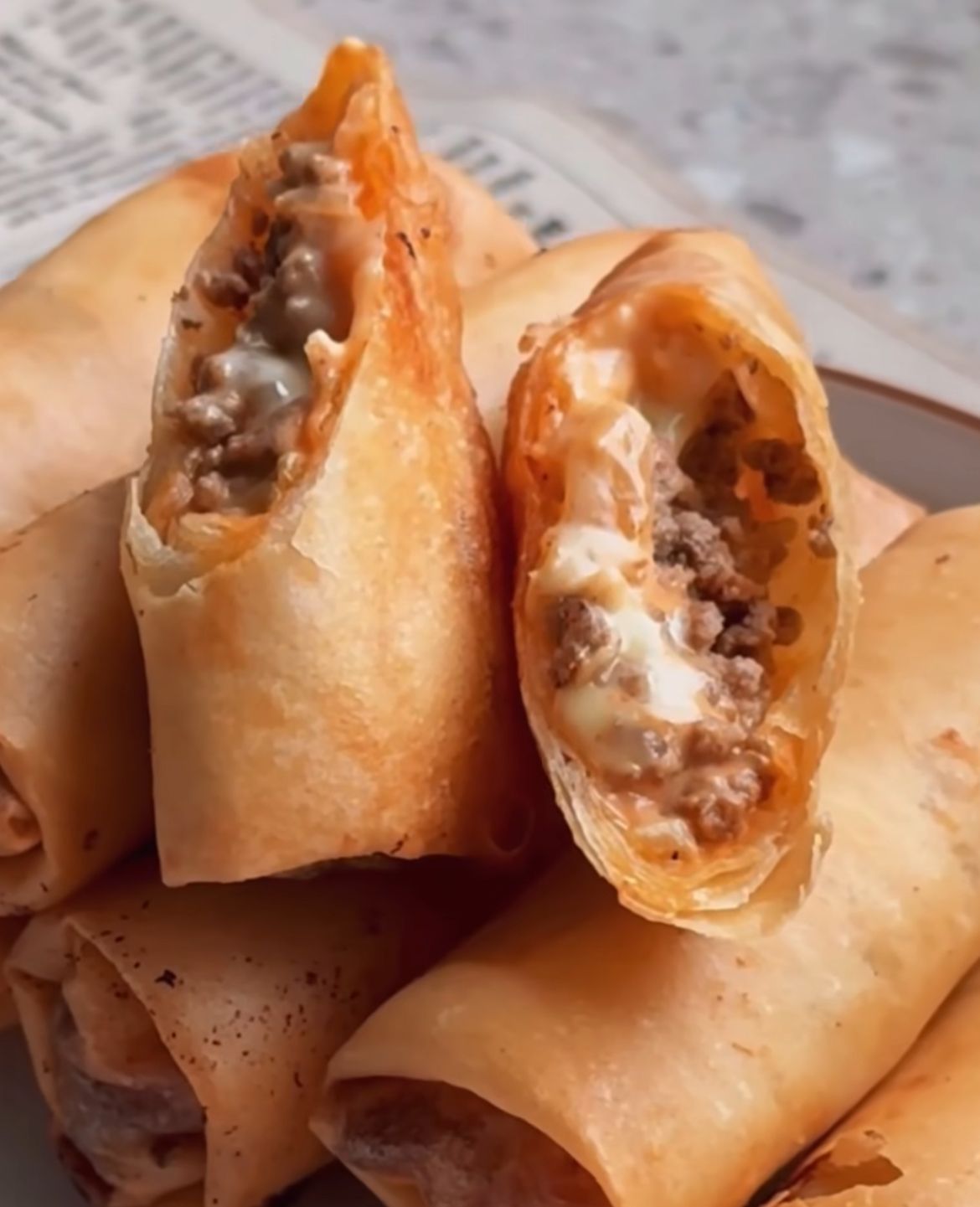Cobain Kreasi Resep Lumpia Cheeseburger: Perpaduan Cita Rasa Barat dan Timur dalam Satu Gigitan