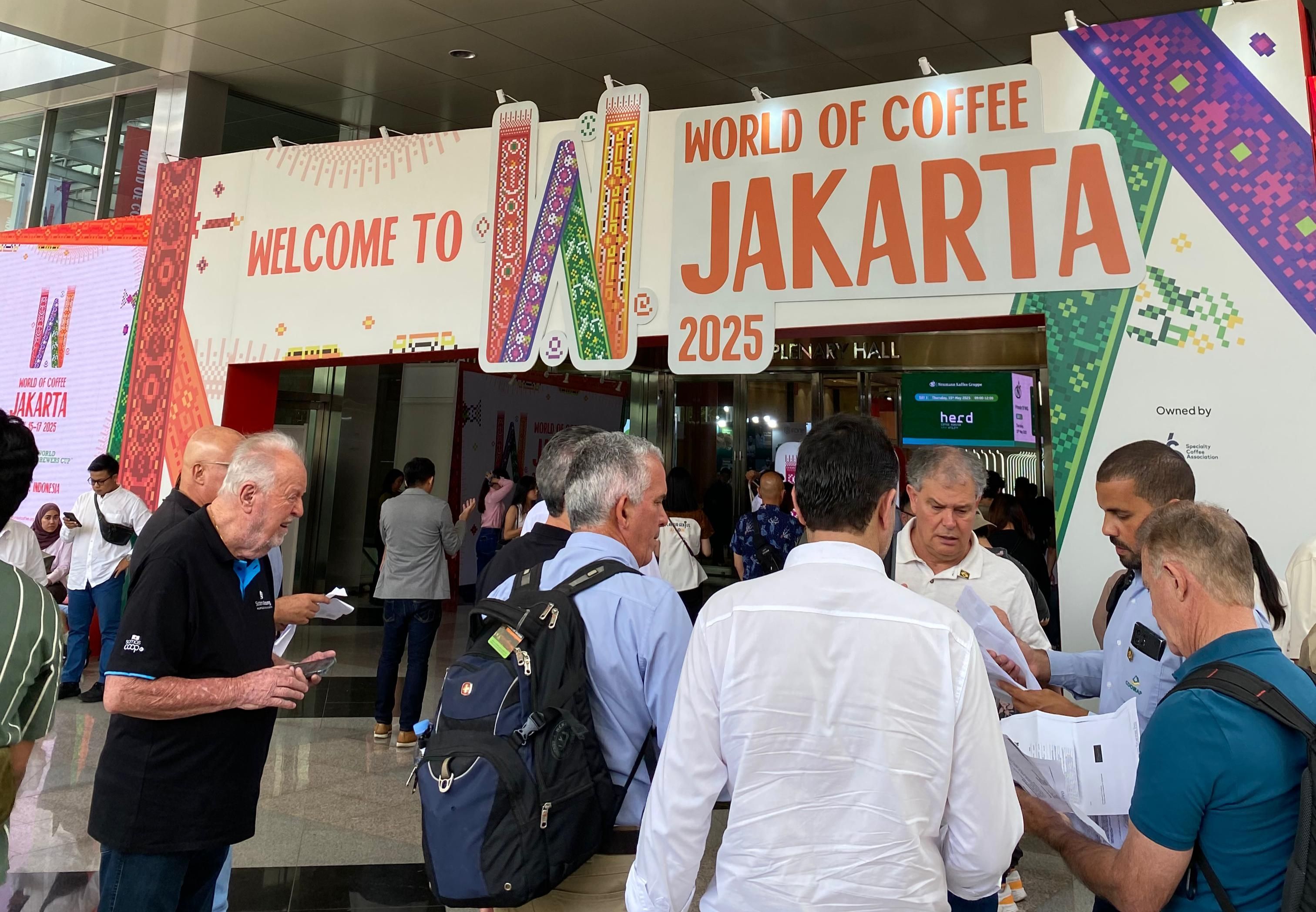 Suasana Hari Pertama World of Coffee Jakarta 2025 Pecah!