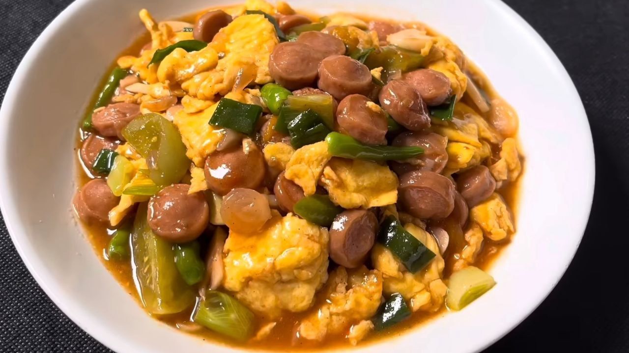 Resep Tumis Sosis dan Telur dengan Saus Pedas Manis, Cuma Butuh 10 Menit