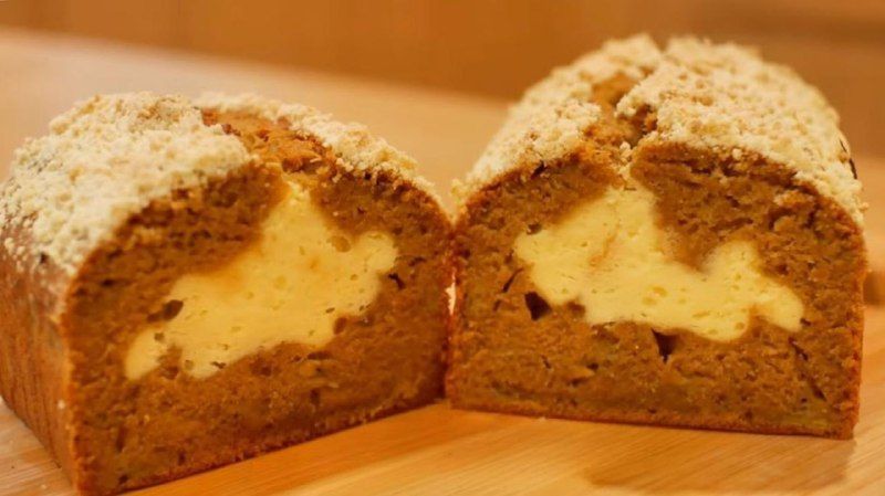 Resep Roti Pisang Isi Cream Cheese dengan Crumble Renyah