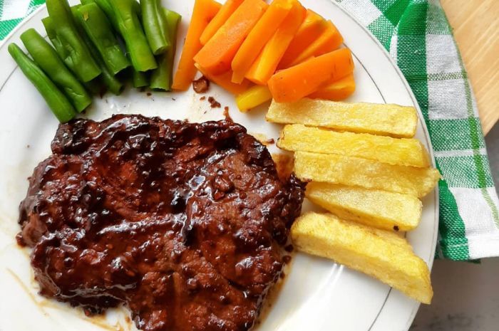 4 Resep Steak Daging Sapi ala Rumahan, Simple dan Empuk!