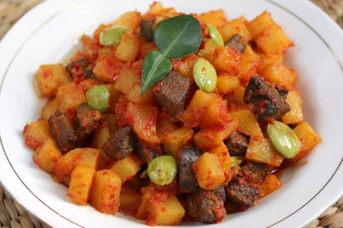 5 Resep Balado Kentang Kering Basah, Cara Membuatnya Simple!