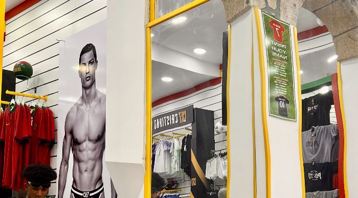Seru! Berburu Suvenir di Toko Resmi Timnas Portugal, Bisa Beli Boxer CR7 Samaan dengan Ronaldo