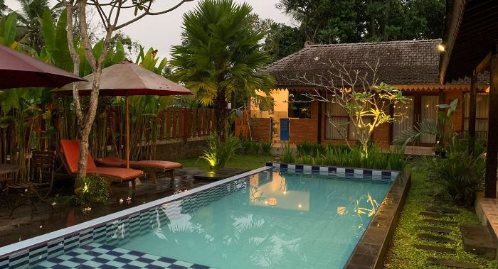 Hidden Gem di Jogja! Villa Suasana Asri dengan Kolam Renang Pribadi di Adine Guesthouse