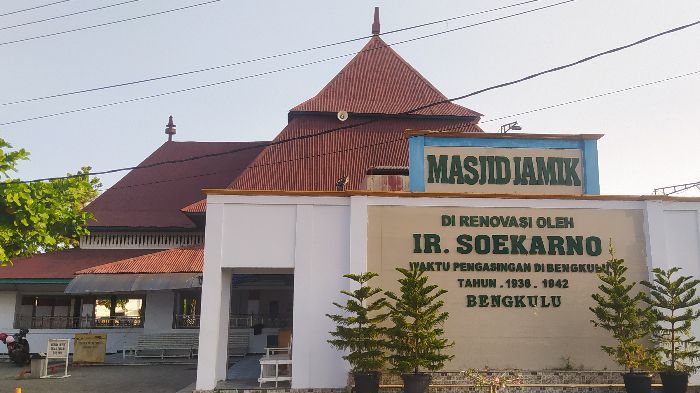 Fakta Masjid Jamik Bengkulu, Direnovasi Soekarno Temboknya Dibuat dari Kerang dan Putih Telur