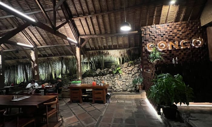 Hidden Gem di Bandung! Ada Kafe Seluas 2 Hektare, Bangunannya dari Kayu Semua