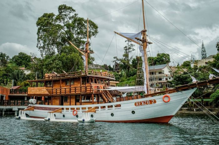 Keren! Danau Toba Kini Punya Pinisi Kenzo, Bisa Berkeliling sambil Bermalam di Atas Kapal