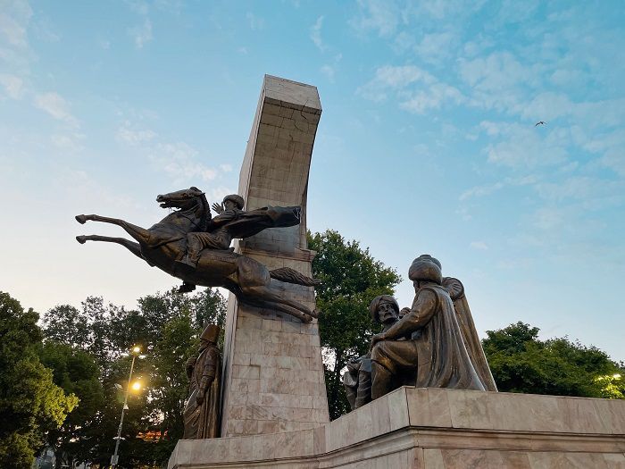 Fatih Memorial Park, Mengungkap Keagungan Monumen Sultan Mehmed II di Tengah Hiruk-Pikuk Istanbul Modern