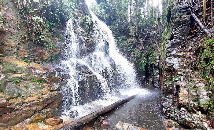 Menikmati Pesona Air Terjun Tujuh Tingkat, Surga Tersembunyi di Kuantan Singingi Riau
