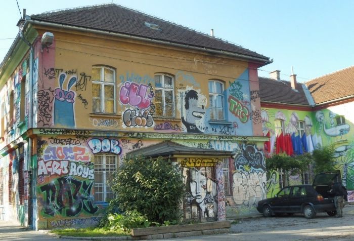 Metelkova, Kota Penuh Lukisan Grafiti dan Karya Seni di Tengah Ibu Kota Slovenia
