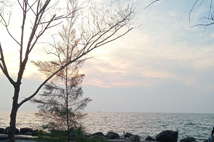 Nikmati Nyantai Sore di Pantai Marina, Surga Ketenangan di Semarang