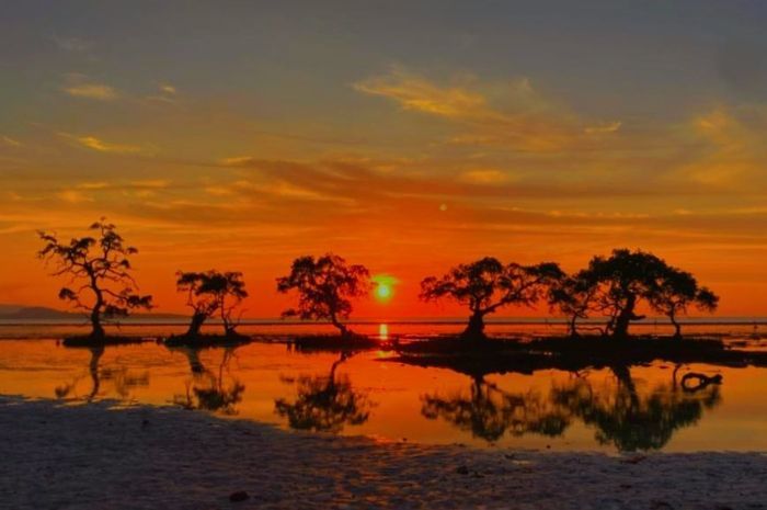 Pesona Pantai Tongke Lima di Alor NTT, Pemandangan Sunset yang Bikin Takjub