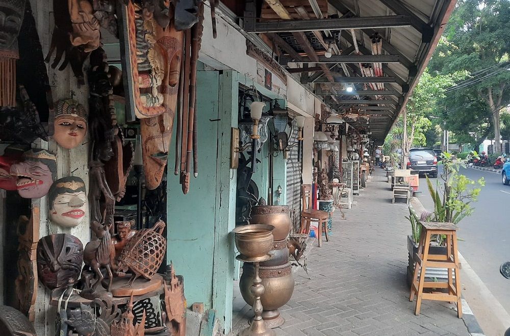 Mengintip Surganya Barang Antik di Jalan Surabaya Cikini, Langganan Bule yang Mulai Sepi