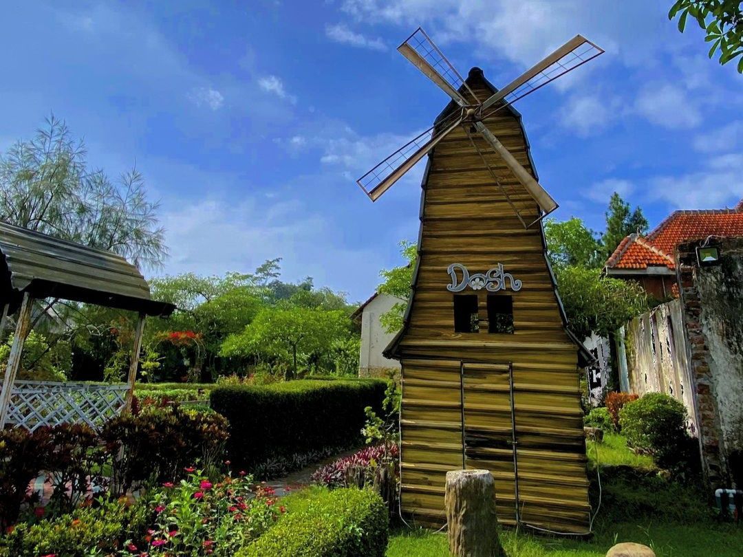 Wisata Ala Desa Belanda 'Dosh Holiday' di Kediri, Cocok Buat Foto-foto Instagram