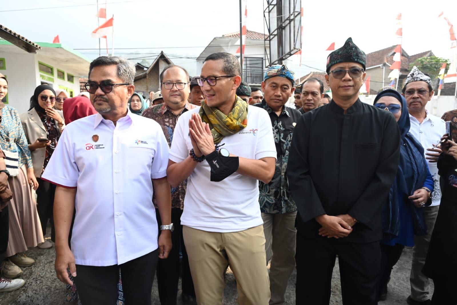 Sebagai Bentuk Komitmen Kembangkan Parawisata, Sandiaga Uno Beri Bantuan DPUP ke 5 Desa di Jabar