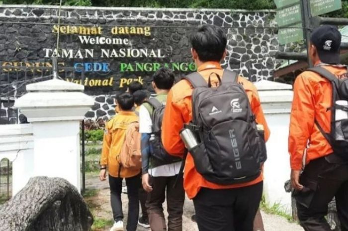 13 Pendaki Ilegal Gunung Gede Pangraro Diamankan Petugas karena Nekat Mendaki Tanpa Izin