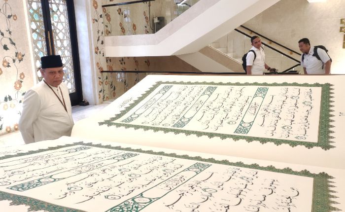 Masjid Raya Sheikh Zayed Solo Punya Al-Qur'an Raksasa Pemberian Jokowi