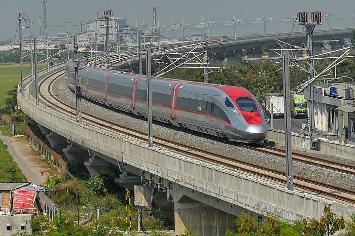 Rekor, Jumlah Penumpang Kereta Cepat Whoosh Tembus 11 Ribu Orang dalam Sehari