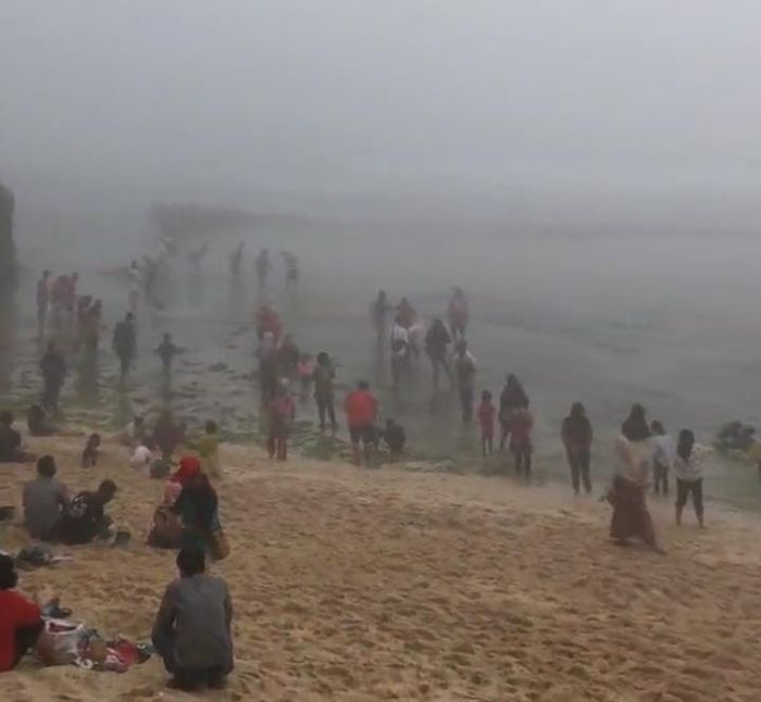 Fenomena Aneh Penampakan Kabut Tebal di Siang Hari, Viral Setelah Disebar Warga 