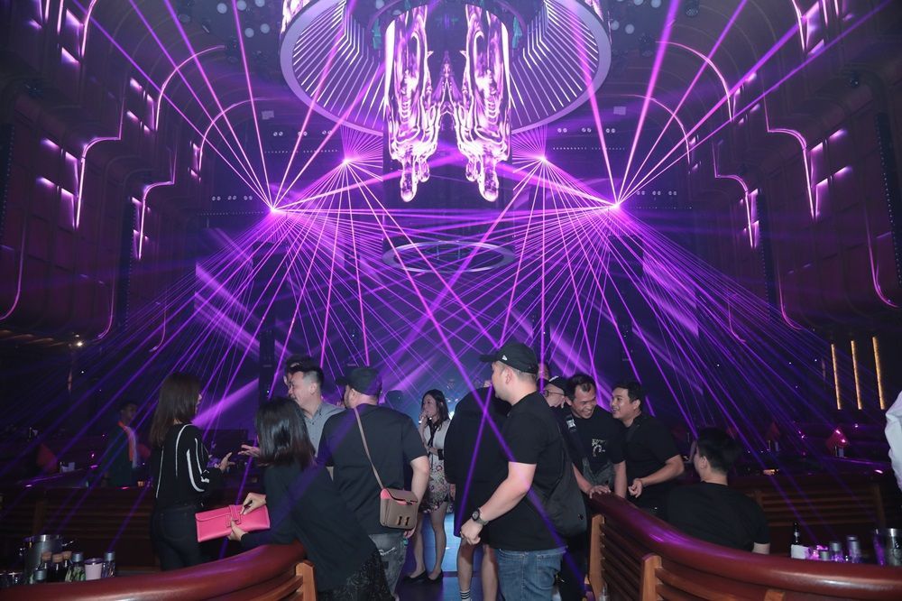 Tempat Nongkrong Baru Crane Lounge Jakarta, Surga Kuliner dan Hiburan Inspirasi Burung Bangau Jepang